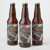 Veldkanteling van het groene landschap, aardbeving bier etiket (Flessen)