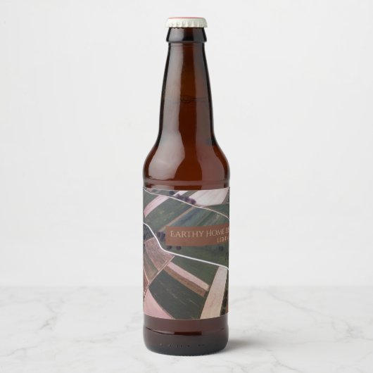 Veldkanteling van het groene landschap, aardbeving bier etiket (Voorkant)