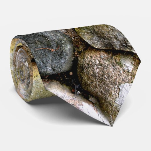 Veldsteen, stenen, gesteente, gestormde steen, roe stropdas (Opgerold)