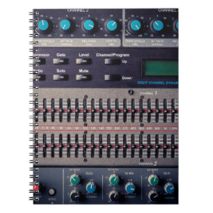 Vele knopen op een correcte mixer in een opnamestu notitieboek