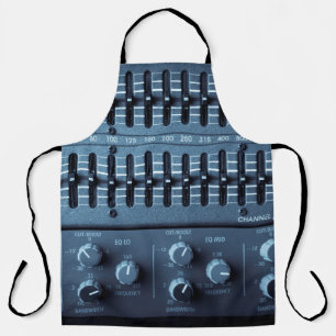 Vele knopen op een correcte mixer in een opnamestu schort
