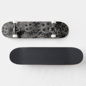 Vele oude roestmetalen tandwielen of machineonderd skateboard (Horizontaal)