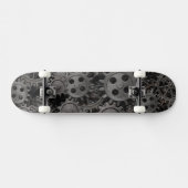 Vele oude roestmetalen tandwielen of machineonderd skateboard (Horizontaal)