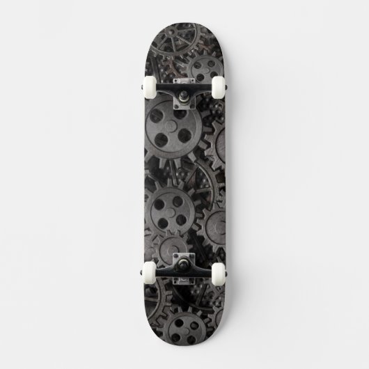 Vele oude roestmetalen tandwielen of machineonderd skateboard (Voorkant)