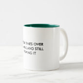 VELE TIJDEN OVERA NANA EN STILLLOZE HET TWEEKLEURIGE KOFFIEMOK (Voorkant rechts)