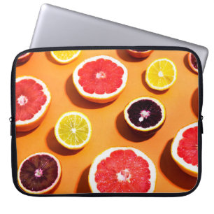 Vele variëteiten citrusvruchten in zonlicht laptop sleeve