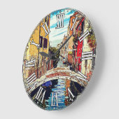 Venetiaans kanaal met huizen en brug. Italië. Grote Klok (Hoek)