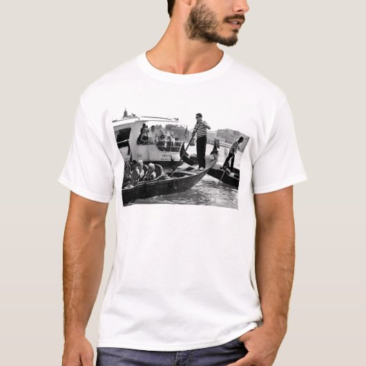 VENICE GONDOLIERS IN BLACK EN WHITE T-SHIRT (Voorkant)