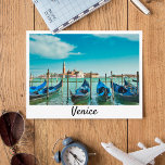 Venice Grand Canal met blauwe iconische gondels Briefkaart<br><div class="desc">Een prachtig uitzicht van Venetië (Italië) en het Grote Kanaal. In dit briefkaart zie je een blauwe elegant Gondolas,  de beroemde boot die een van de meest iconische symbolen van Venetië is.</div>