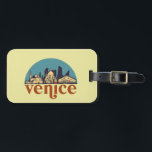 Venice Italy Retro City Skyline Cityscape Art Bagagelabel<br><div class="desc">en retro-stadsplan met prachtige skyline, toeristische attractie en cityscape art. Koelwolkenkrabber en bouwartikelen voor silhouette-illustratie voor toeristen en reizigers. Perfect als souvenir om terug naar huis te brengen wanneer je op reis bent. Bespaar de herinnering aan uw reis en vakantie met familie en vrienden. De achtergrondkleur kan aan uw gewenste...</div>