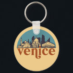 Venice Italy Retro City Skyline Cityscape Art Sleutelhanger<br><div class="desc">en retro-stadsplan met prachtige skyline, toeristische attractie en cityscape art. Koelwolkenkrabber en bouwartikelen voor silhouette-illustratie voor toeristen en reizigers. Perfect als souvenir om terug naar huis te brengen wanneer je over de wereld reist. Bespaar de herinnering aan uw reis en vakantie met familie en vrienden. De achtergrondkleur kan aan uw...</div>