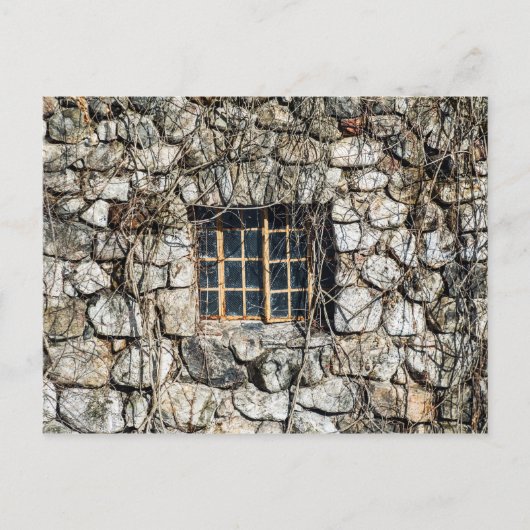 Venster in een muur van steen briefkaart (Voorkant)
