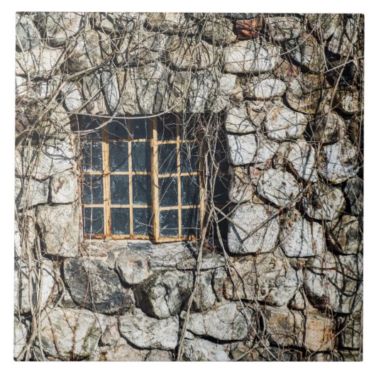 Venster in een muur van steen tegeltje (Voorkant)