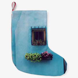 VENSTER MET LIJST BOVEN GROEN EN PINK PETALED FLO KLEINE KERSTSOK