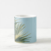 Ventilatorpalm onder blauwe hemel koffiemok (Center)