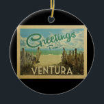 Ventura Beach Vintage Travel Keramisch Ornament<br><div class="desc">Deze groeten van het  briefkaart Ventura zijn voorzien van een zandig strand met een mooi oceaanwater uit turquoise en boven het zee,  een blauwe hemel met blauw witte wolken. In de klassieke reisstijl.</div>