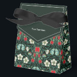 Venus Flytrap Victoriaanse Botanische Custom Tent Bedankdoosjes<br><div class="desc">Deze prachtige Victoriaans geïnspireerde cadeausdoos bevat een vleesetende Venus Flytrap-plant met een blauwe vlinder die zijn witte bloemen bezoekt.  Gevuld met fijne details en sierlijk snijwerk,  het is de perfecte manier om gepersonaliseerde verfijning toe te voegen aan elk geschenk,  product of gelegenheid.</div>