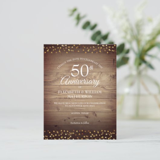 Verander de Datum 50th Wedding Jubileum Rustic Aankondigingskaart (Staand voorkant)
