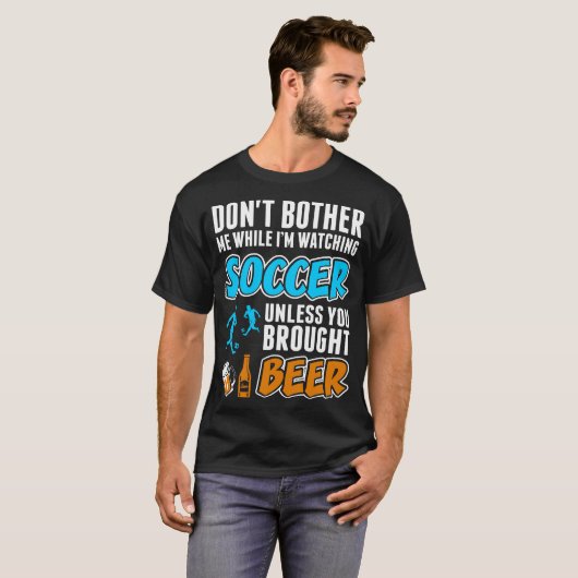 Verander me niet terwijl ik naar het voetbalshirt  t-shirt (Voorkant volledig)