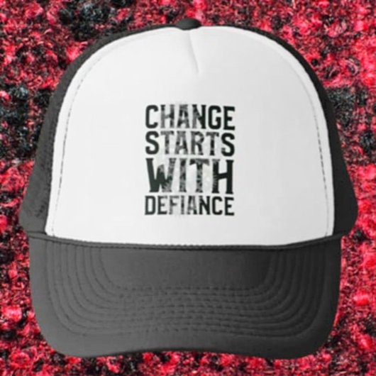 Verandering begint met Defiance Trucker Hat Pet