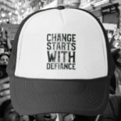 Verandering begint met Defiance Trucker Hat Pet