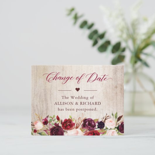 Verandering van datum Rustic Wood Burgundy Red Flo Briefkaart (Staand voorkant)