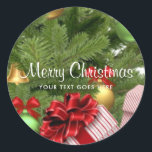 Veranderlijke Merry Christmas Text Gifts Sjabloon Ronde Sticker<br><div class="desc">Veranderlijke Merry Christmas Text Tree en geschenken Elegante Sjabloon Classic Ronde Sticker.</div>
