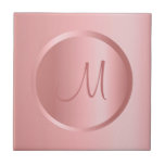 Veranderlijke Sjabloon Monogram Elegant Roos Goud Tegeltje<br><div class="desc">Veranderlijke Sjabloon Roos Gouden Monogram Elegante Moderne Keramische Tegel.</div>