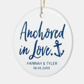 Verankerd in liefde pasgetrouwd keramisch ornament (Links)