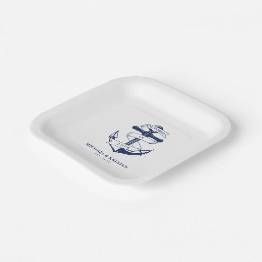 Verankerd in Liefde Wit Nautisch Anker Bruiloft Papieren Bordje (Gebogen)