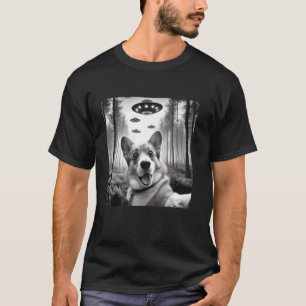 Verbaasde Corgi-hond maakt selfie met UFO's Kinder T-shirt