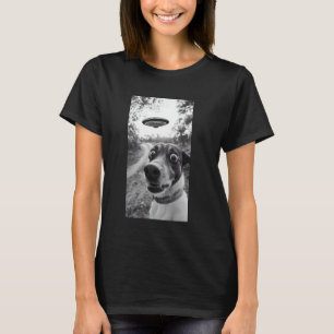 Verbaasde Hond Selfie Met Alien UFO Grappige Hond  T-shirt