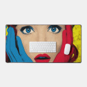 Verbaasde vrouw in popart bureaumat (Keyboard & Muis)