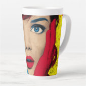 Verbaasde vrouw in popart latte mok (Rechterhoek)