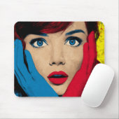 Verbaasde vrouw in popart muismat (Met muis)