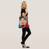 Verbaasde vrouw in popart tote bag (Op model)