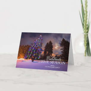 Verbazende schemer lichte en Gekleurde Kerstboom Feestdagen Kaart