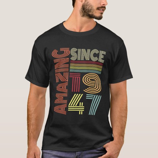 Verbazingwekkend sinds 1947  Retro Style Birthday  T-shirt (Voorkant)