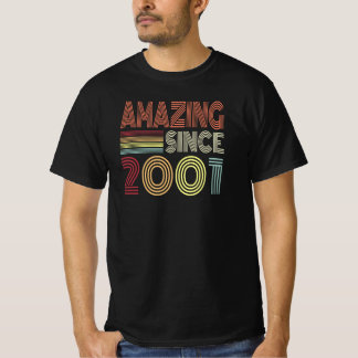 Verbazingwekkend sinds 2001 Retro geboren in 2001  T-shirt