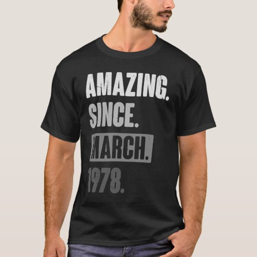Verbazingwekkend sinds maart 1978, 45e verjaardag t-shirt (Voorkant)