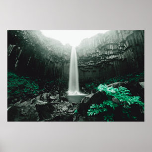 Verbazingwekkend uitzicht van de waterval van Svar Poster