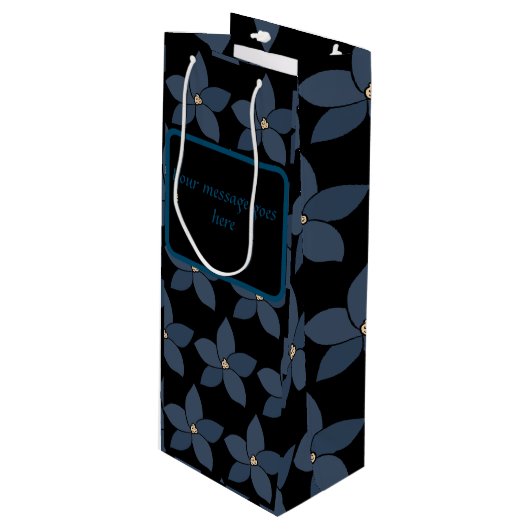 Verbazingwekkende blauwe bloemen op zwarte wijncad wijn cadeautas (Voorkant Gekanteld)