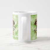 Verbazingwekkende Broden en Vissen Reuzen Latte Mo Grote Koffiekop (Achterkant)