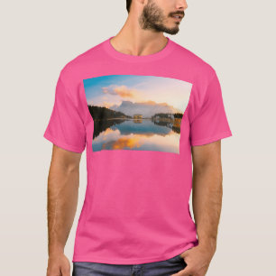 Verbazingwekkende kleurrijke zonsondergang Lago di T-shirt