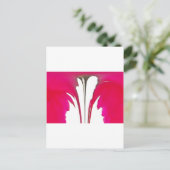 Verbazingwekkende rode roos onder de witte hemel.p briefkaart (Staand voorkant)