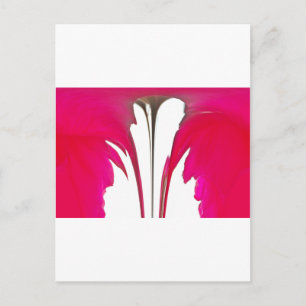 Verbazingwekkende rode roos onder de witte hemel.p briefkaart