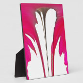 Verbazingwekkende rode roos onder de witte hemel.p fotoplaat (Zijkant)