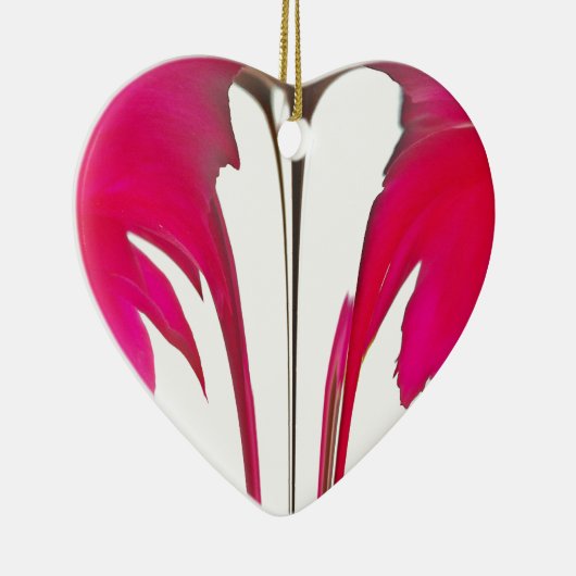 Verbazingwekkende rode roos onder de witte hemel.p keramisch ornament (Rechts)