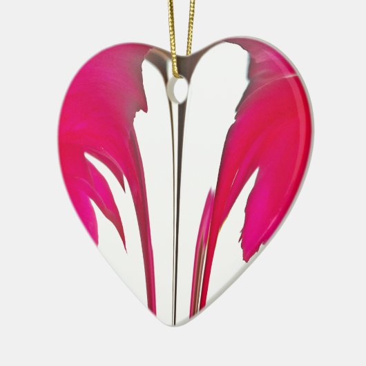 Verbazingwekkende rode roos onder de witte hemel.p keramisch ornament (Links)