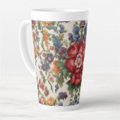 Verbazingwekkende verfijnde rode bloem en delicate latte mok (Linkerhoek)